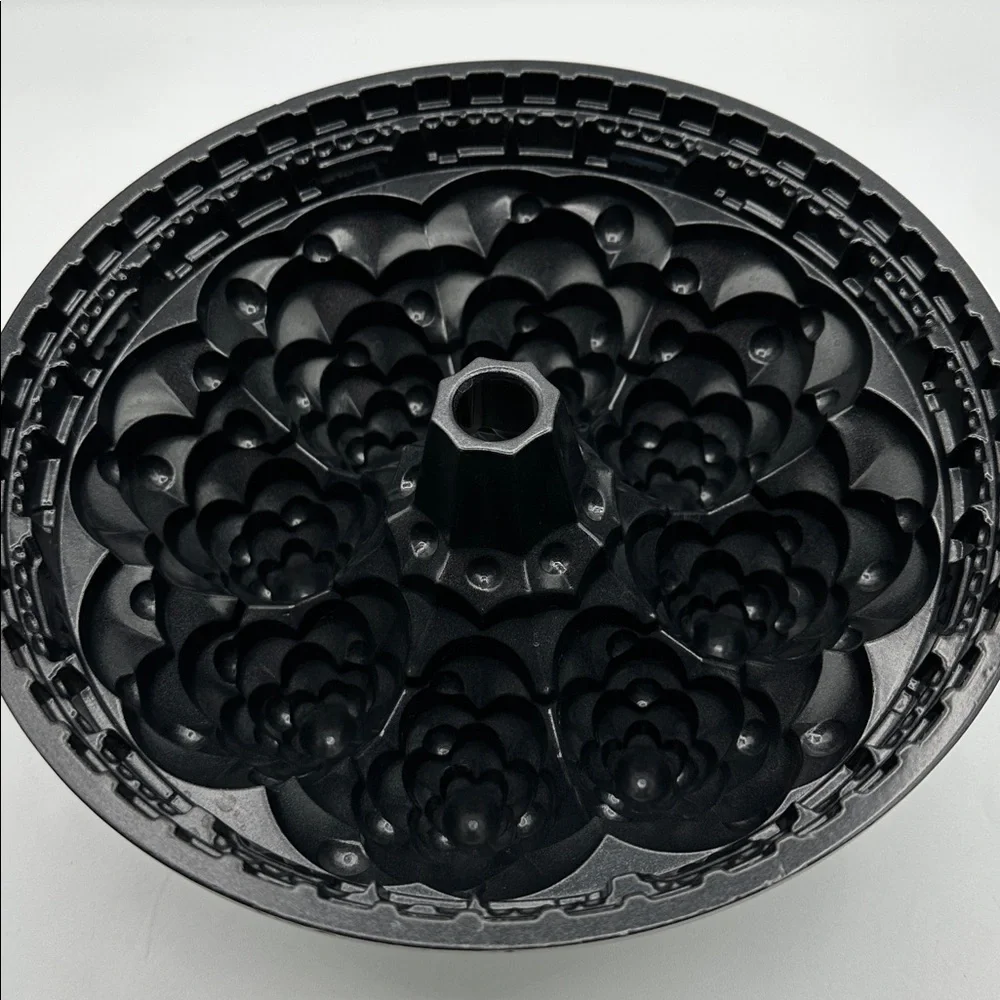 NORDIC WARE Holiday Tree Bundt Pan. Vintage